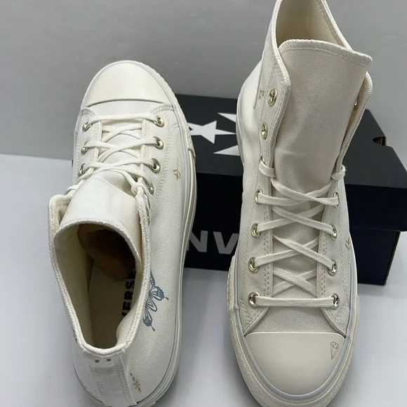 Converse WMNS High-Top Platform Sneakers
CTAS LIFT HI VINTAGE WHITE/COCOON BLUE - Picture 12 of 16